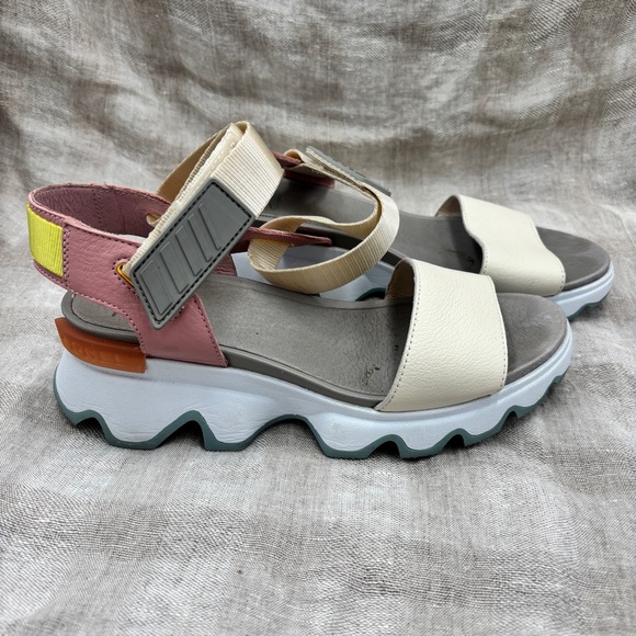 Sorel Shoes - Women’s Cream & Pink Sporty Platform Sandals